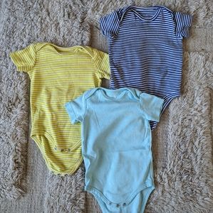 Primary short-sleeved onesies (3)
